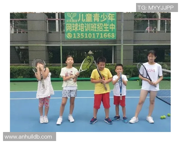 深圳网球队的团队协作之道：如何在赛场上实现完美配合与默契合作