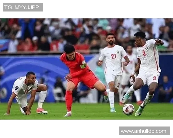 中国足球队迎战日本队备战亚洲杯 新阵容亮相全力争胜 中国足球队迎战日本队备战亚洲杯 新阵容亮相全力争胜