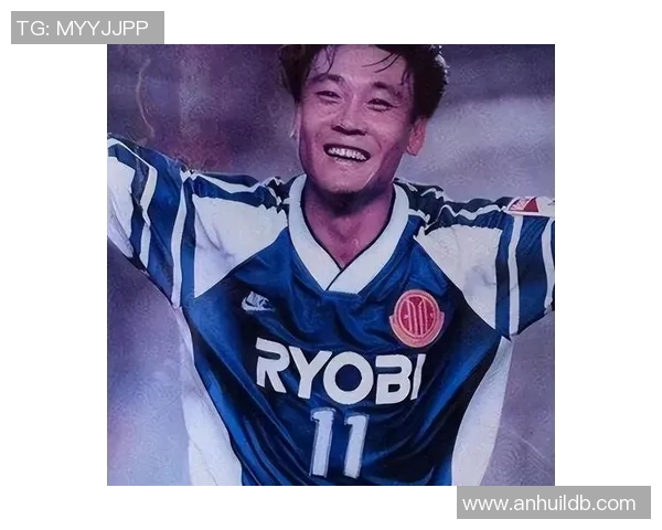 高峰：从草根到顶级足球运动员的奋斗历程与成就分析